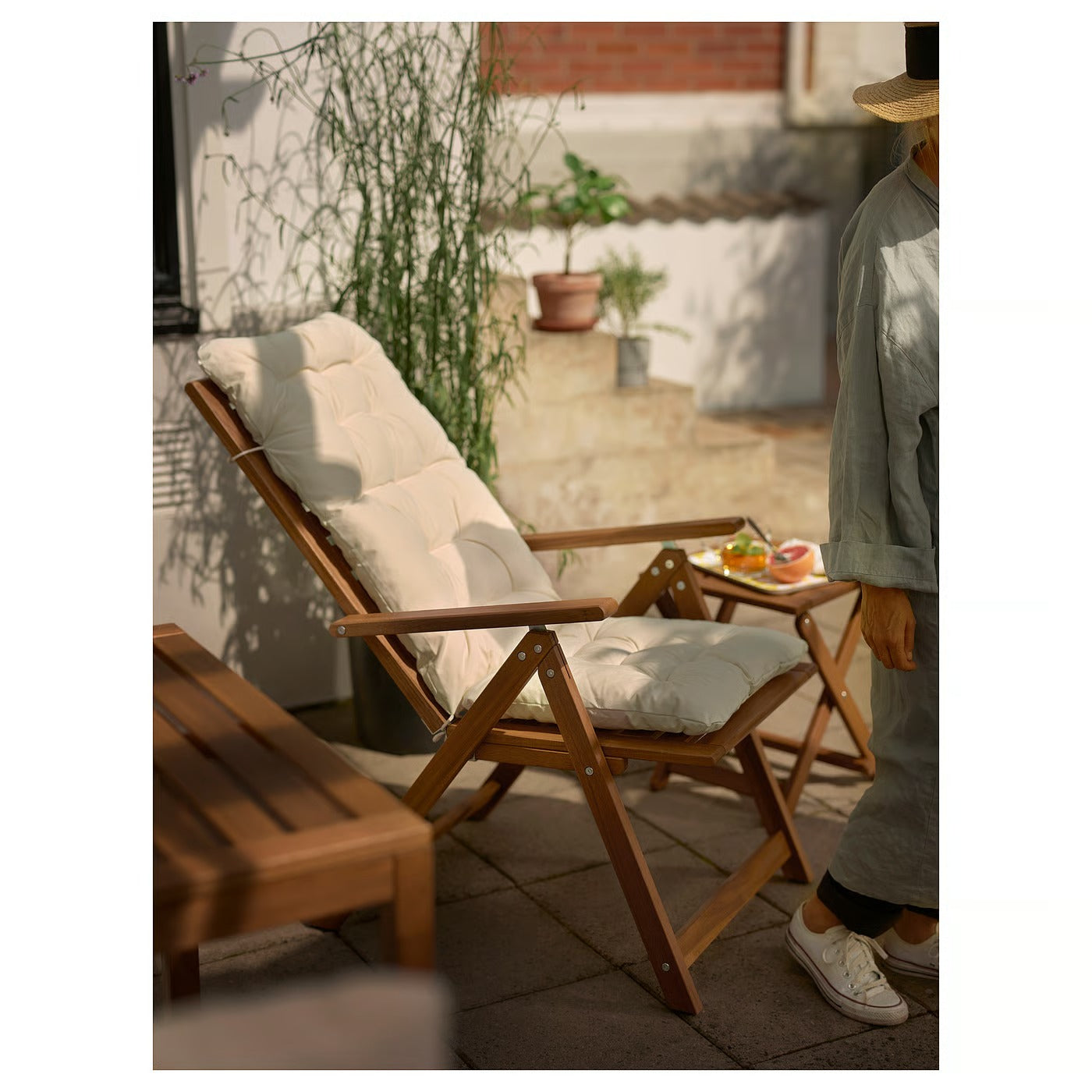 Natural Wood Tone Foldable Outdoor Leisure Chair